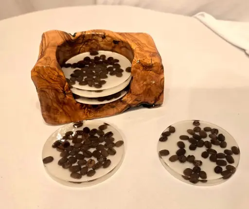 סט תחתיות יוקרתי מעץ זית טבעי בשילוב אפוקסי